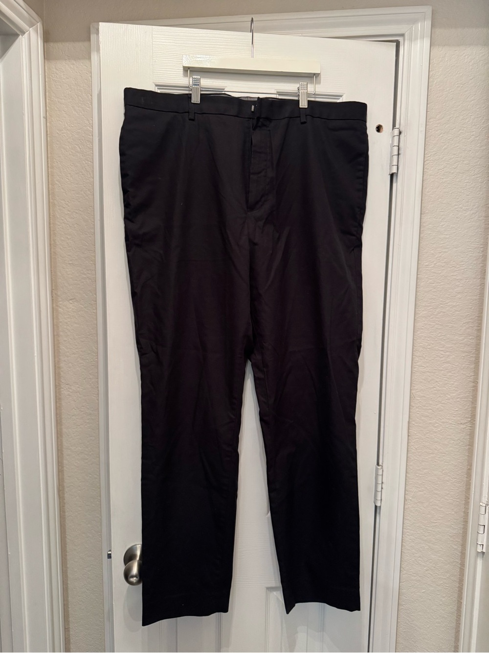 Banana Republic Athletic Tapered Fit Men's Black Pants - Size 38x32